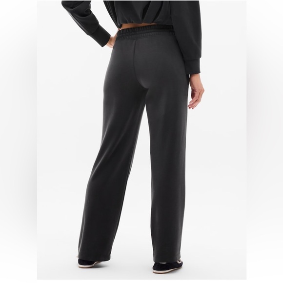 Barely Worn Athleta Seasoft Mid Rise Straight Pants Black Size XS Petite - Picture 3 of 7